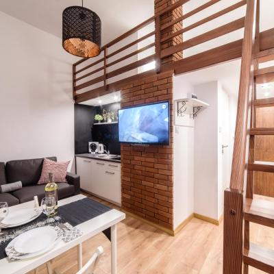 2 Nights Apartments - great location, right next to Main Rail and Bus Station, 10 min to Main Square by foot (23 Aleksandra Lubomirskiego 31-509 Cracovie)