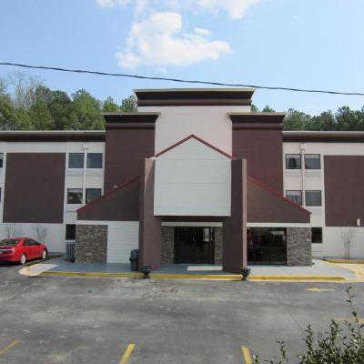 Quality Inn & Suites near Six Flags East (3900 Fulton Industrial Boulevard Southwest GA 30336 Atlanta)