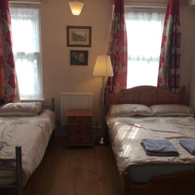Central Greenwich guest rooms (10 Barnstaple House Devonshire Drive SE10 8LD Londres)