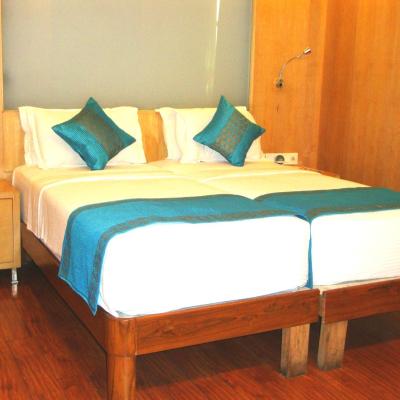 Hotel Emarald, New Delhi (112 Babar Road, Connaught Place Opp. World Trade Centre 110001 New Delhi)
