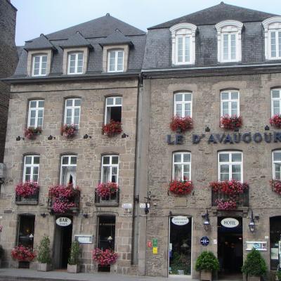 Hôtel Le D'Avaugour (1 Place du Champ Clos 22100 Dinan)