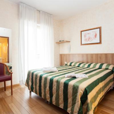 Residence Desenzano (Via Desenzano 12 20146 Milan)