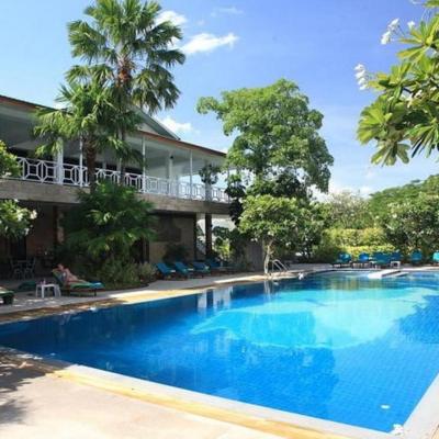 River Kwai Hotel (284/15-16 Sangchoto Rd, Muang 71000  Kanchanaburi)